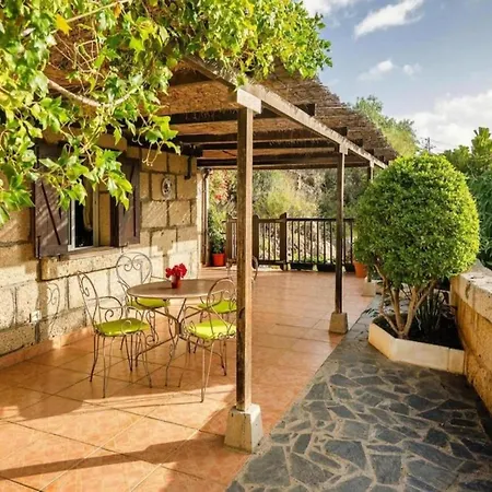 In Malpais De With A Terrace Feriehus Candelaria